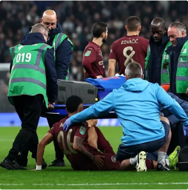 Savinho deixa partida do Manchester City chorando antes de possível convocação