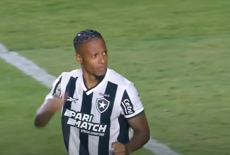 Liderança do Brasileirão em disputa: Botafogo enfrenta Athletico-PR