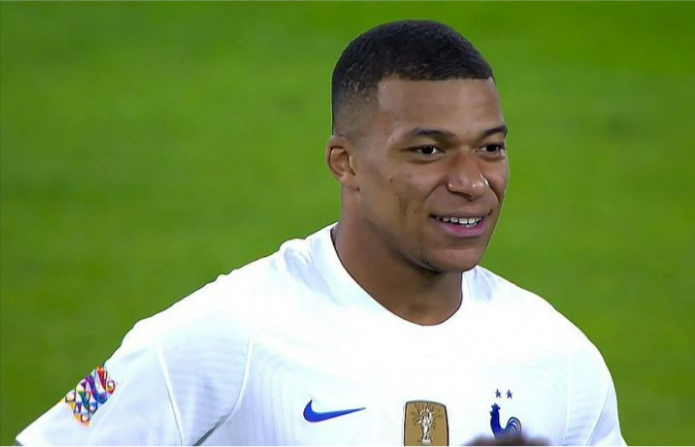 Mbappé completa primeiro treino com o Real Madrid