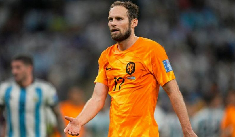 Zagueiro holandês Daley Blind anuncia sua aposentadoria