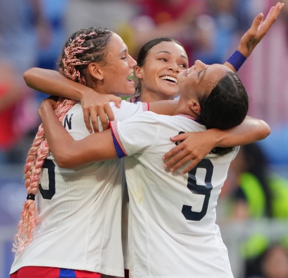 EUA têm ampla vantagem sobre o Brasil no duelo entre duas potências do futebol feminino