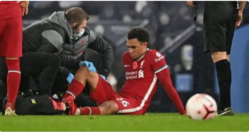 Zagueiro do Liverpool Alexander-Arnold se machuca na partida da EPL contra o Aston Villa