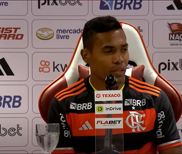 Alex Sandro fará estreia pelo Flamengo no clássico contra o Vasco