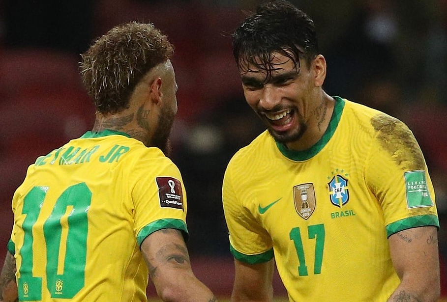 Neymar Jr e Lucas Paquetá celebram gol do Brasil