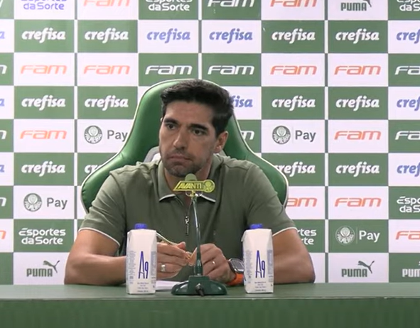 Abel Ferreira recebe punição do STJD por gesto obsceno