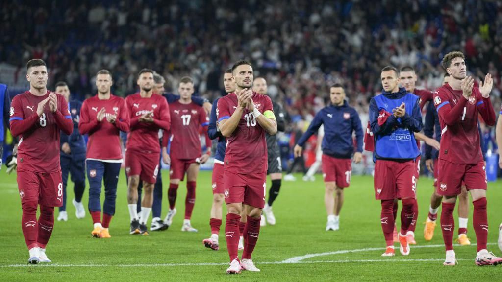 Sérvia ameaça abandonar Eurocopa se a UEFA não punir os torcedores da Albânia e da Croácia
