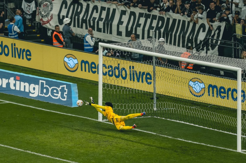 Hugo defendeu três pênaltis diante do Red Bull Bragantino