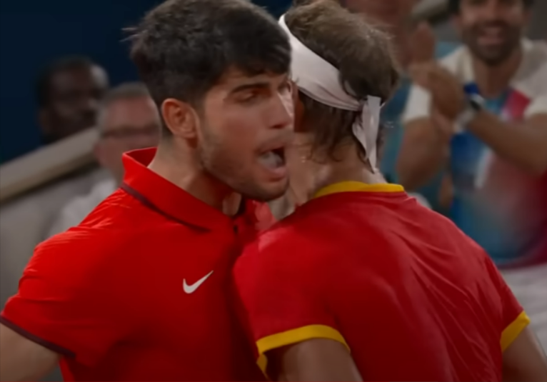 Rafael Nadal conforta Carlos Alcaraz após derrota para Djokovic nas Olimpíadas: 'Valorize sua medalha'