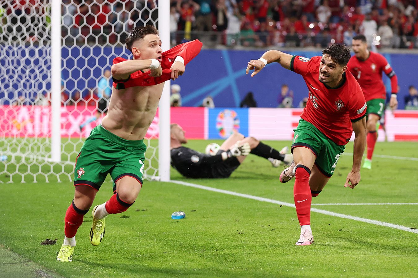 Portugal conquista a vitória no final da partida contra a República Tcheca