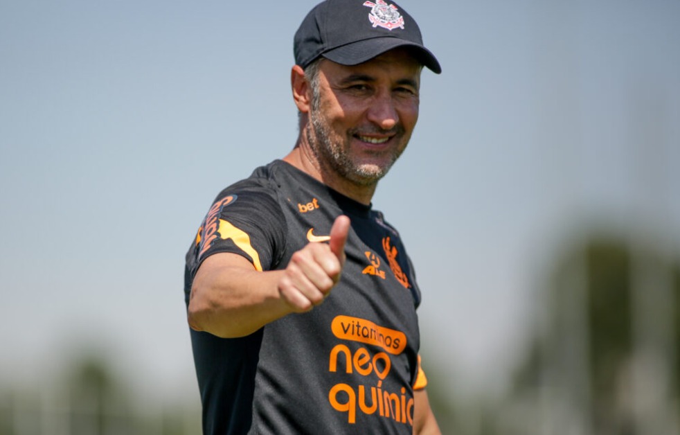 O valor da dívida milionária do Corinthians com o técnico português Vitor Pereira