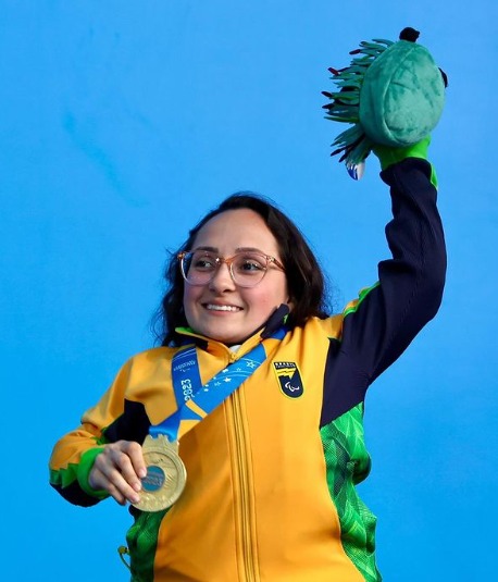 Esthefany com mais uma medalha no peito: já virou rotina, mas ela quer mais