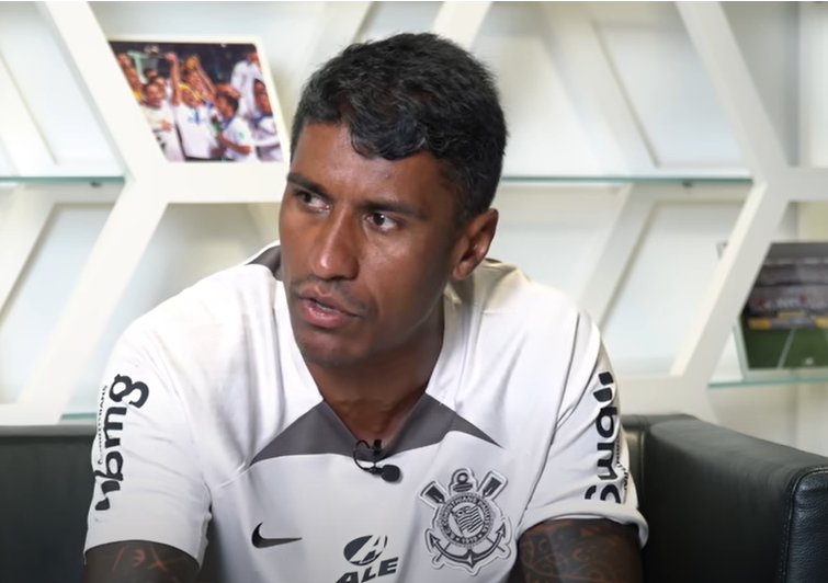 Paulinho ex- Corinthians anuncia aposentadoria aos 36 anos