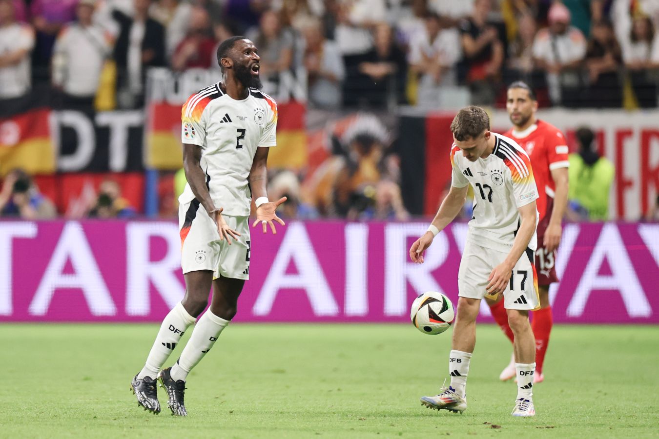 Alemanha evita a derrota no final da partida com a Suíça