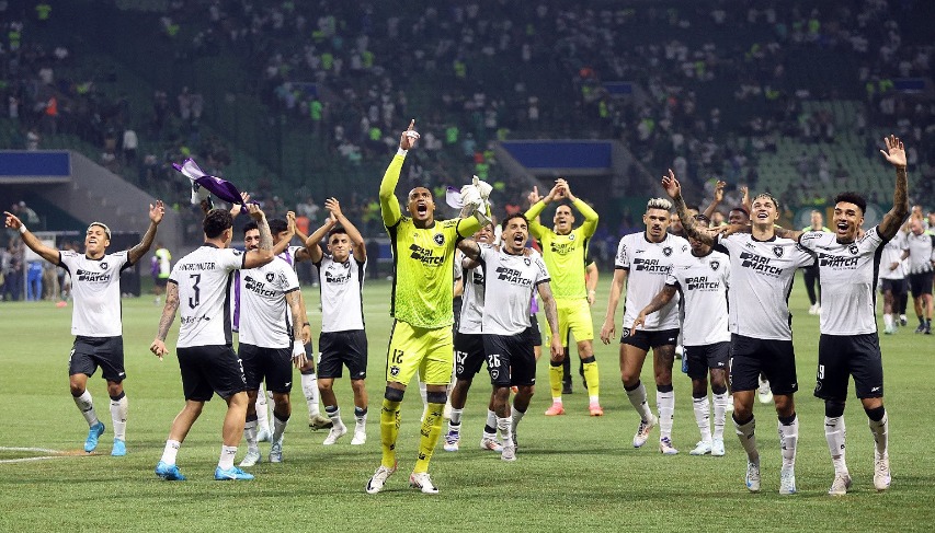 Jogadores do Botafogo festejam a classificação para as quartas de final da Libertadores