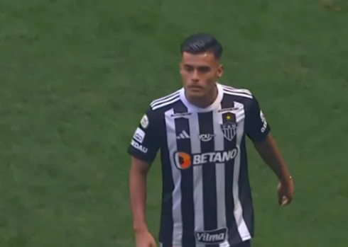 Torcedores do Atlético-MG celebram golaço de Fausto Vera em empate na Arena Castelão