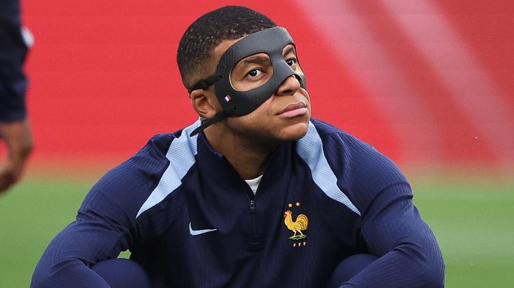 Mbappe diz que jogar com máscara é um pesadelo absoluto