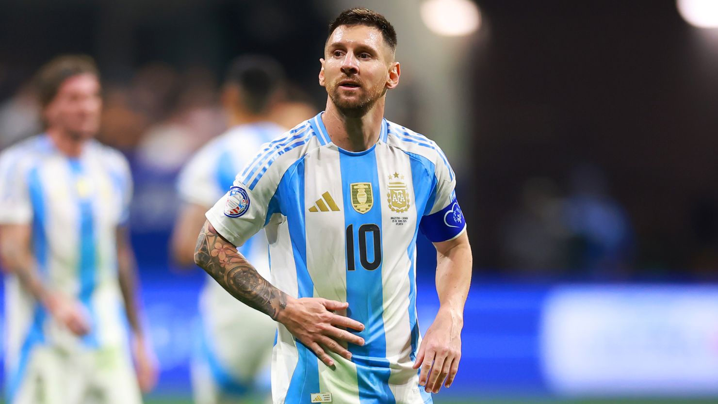 Messi não joga contra o Peru devido a lesão