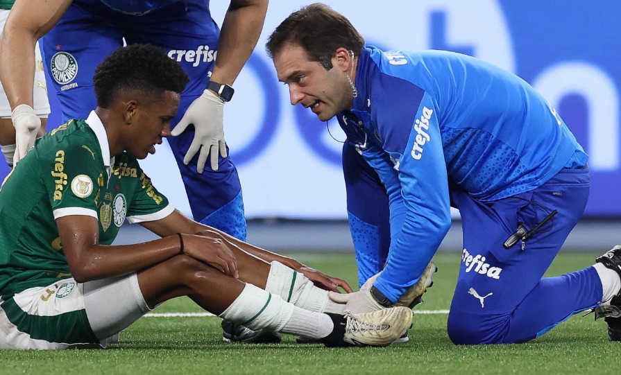 Lesão de Estêvão causa dor de cabeça na torcida do Palmeiras