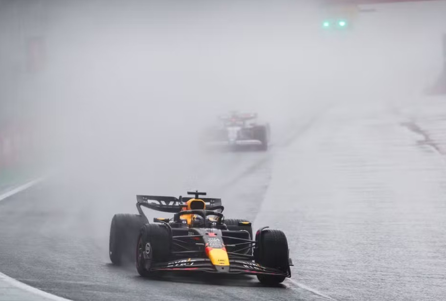 Max Verstappen vence em Interlagos e se aproxima do título da F1