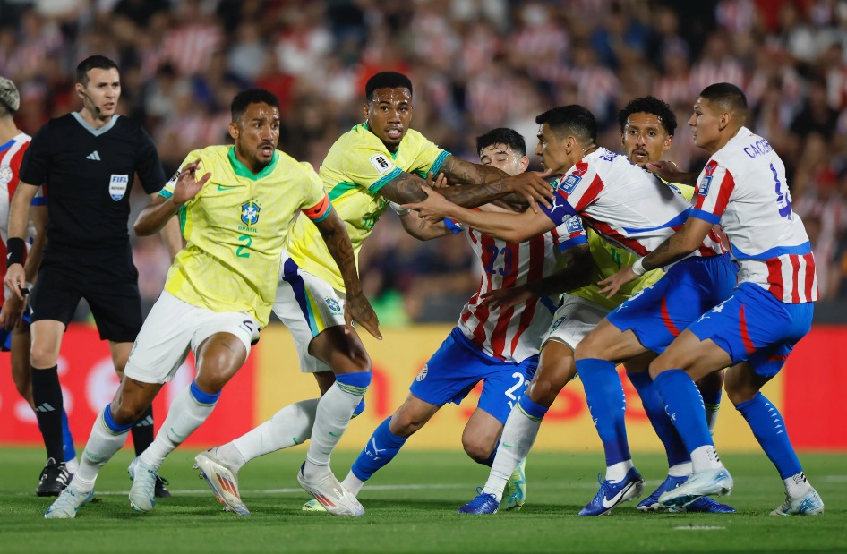 Torcedores pedem as saídas de Dorival, Ednaldo e a volta de Neymar após derrota do Brasil para o Paraguai