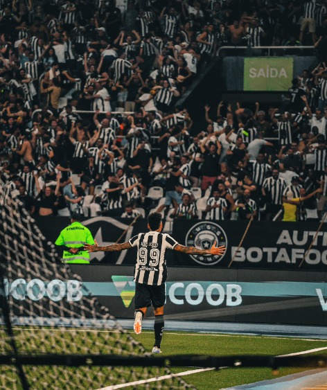 Igor Jesus, o homem-gol do Botafogo ataca novamente