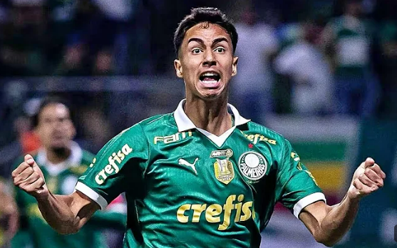 Vitor Reis mantém foco no Palmeiras diante de interesse de clubes europeus