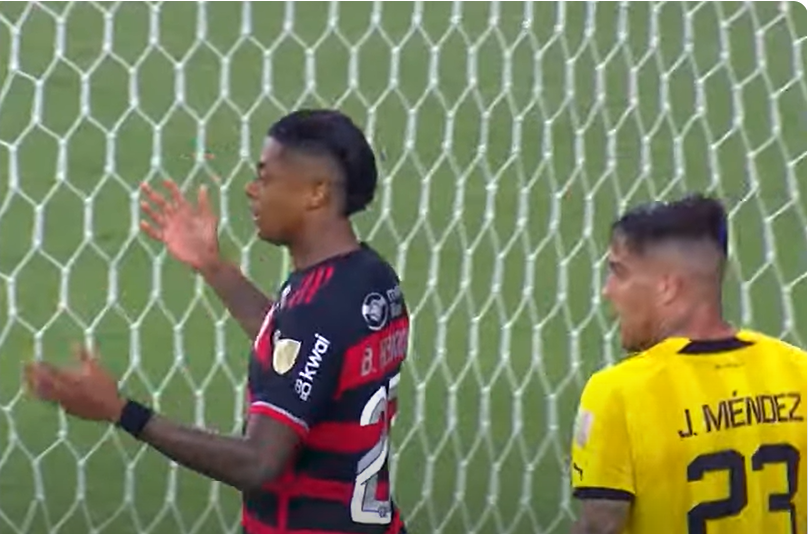 Flamengo decepciona e perde para o Penharol