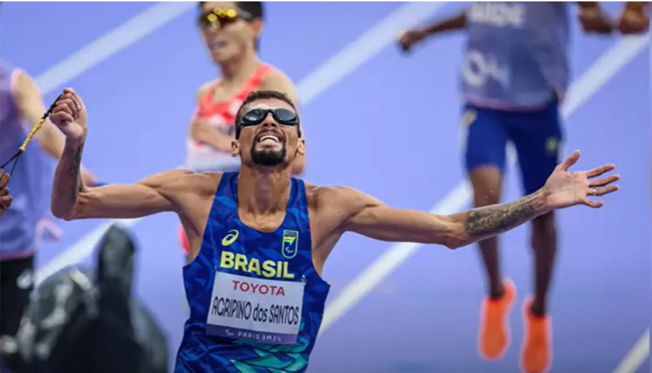 Julio Cesar conquista ouro nas paralimpíadas e bate recorde mundial