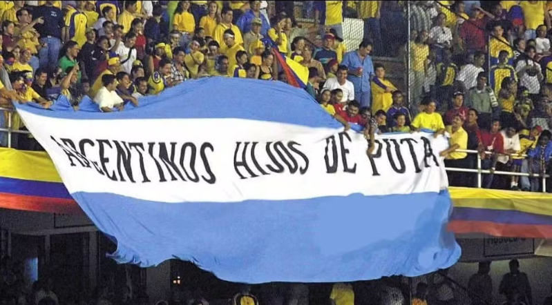 De Paul se revolta com bandeira com ofensa contra argentinos durante jogo com a Colômbia