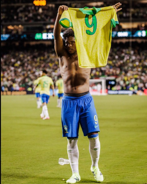 Chegou a hora de Endrick com a camisa 9 da Seleção