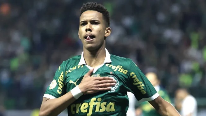 O menino Estêvão garantiu que o Palmeiras vai se classificar