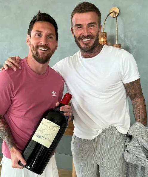 Messi posta foto de aniversário com Beckham e uma garrafa de vinho