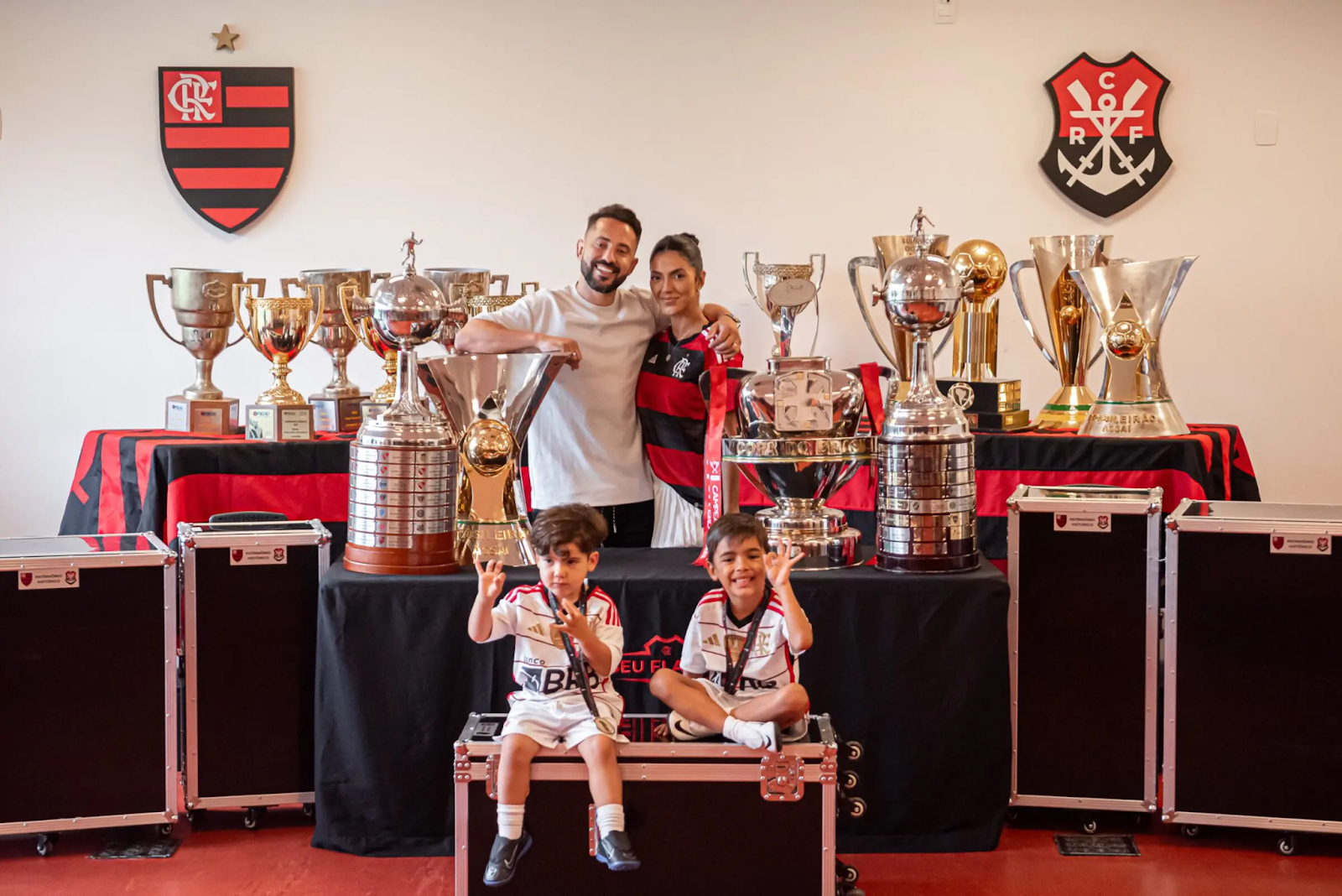 Marilia e Everton com filhos