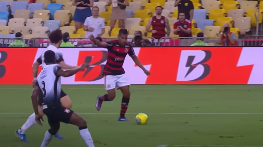 Flamengo vence Corinthians e larga em vantagem na semifinal da Copa do Brasil