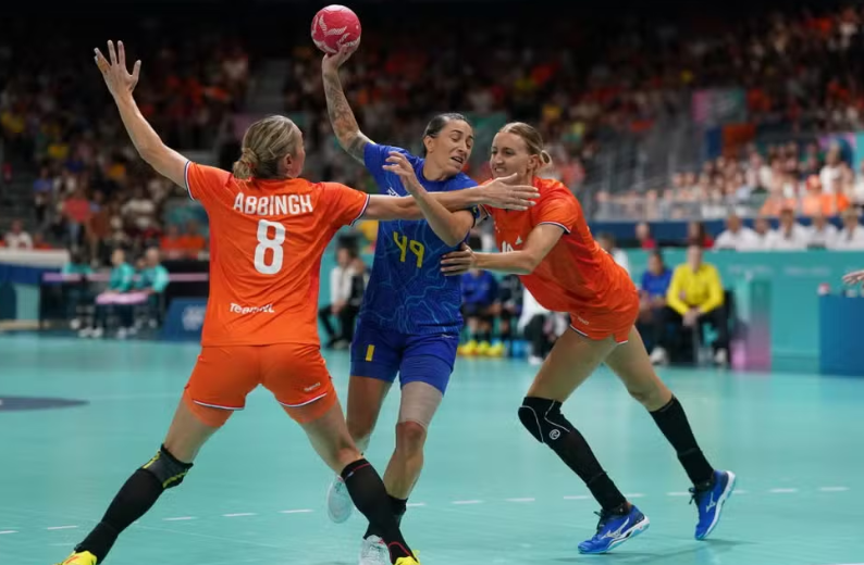 Brasil sofre derrota para a Holanda no handebol feminino e vê classificação ameaçada