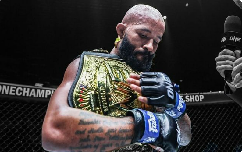 Demetrious Johnson anuncia  aposentadoria do MMA