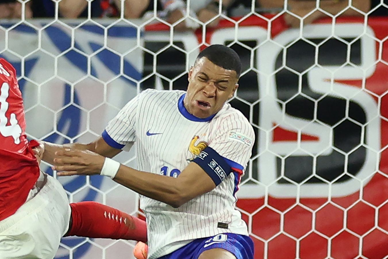 Mbappé não marcou nenhum gol na Eurocopa 2024 em jogo aberto, apesar de ter realizado o maior número de chutes a gol