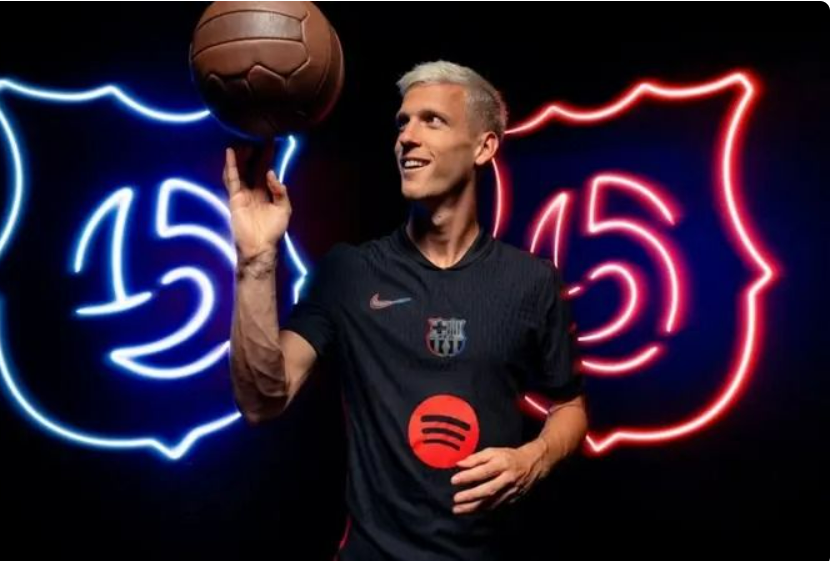 Barcelona revela novo uniforme reserva preto com detalhes em azul e vermelho