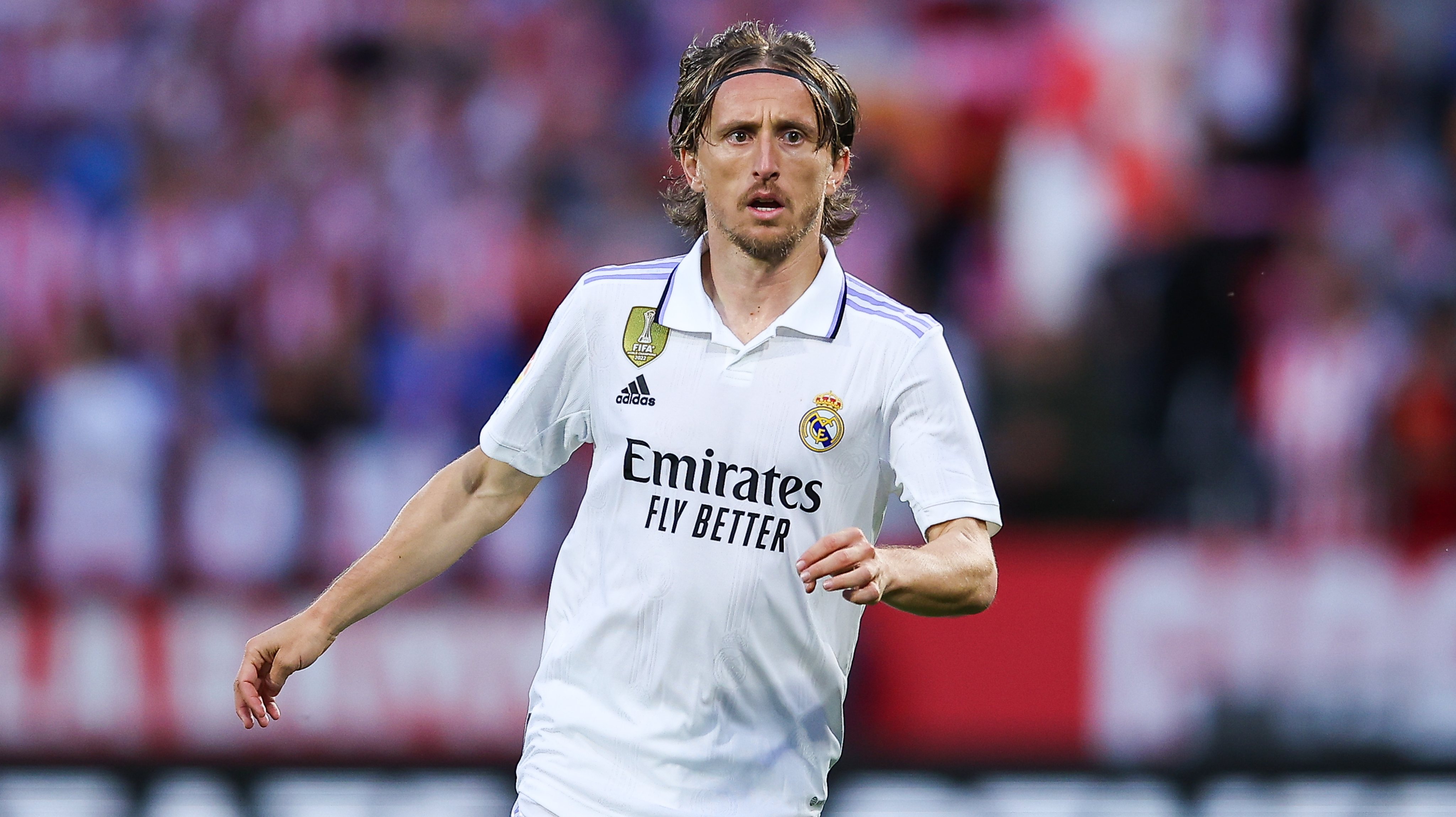 Real Madrid assina com Modric por um ano