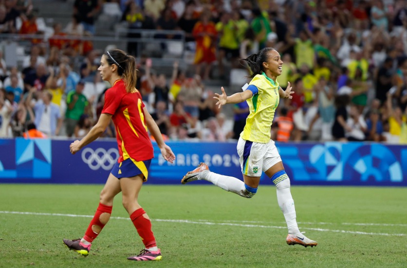 Espanhóis reconhecem baile do Brasil, classificado para a final olímpica no futebol feminino após 16 anos