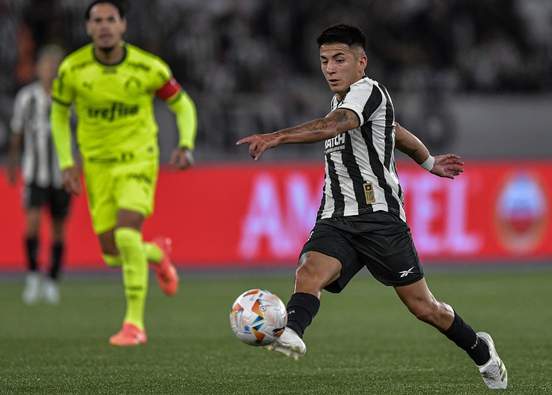 O argentino Almada finalmente estreou pelo Botafogo e fez um grande jogo