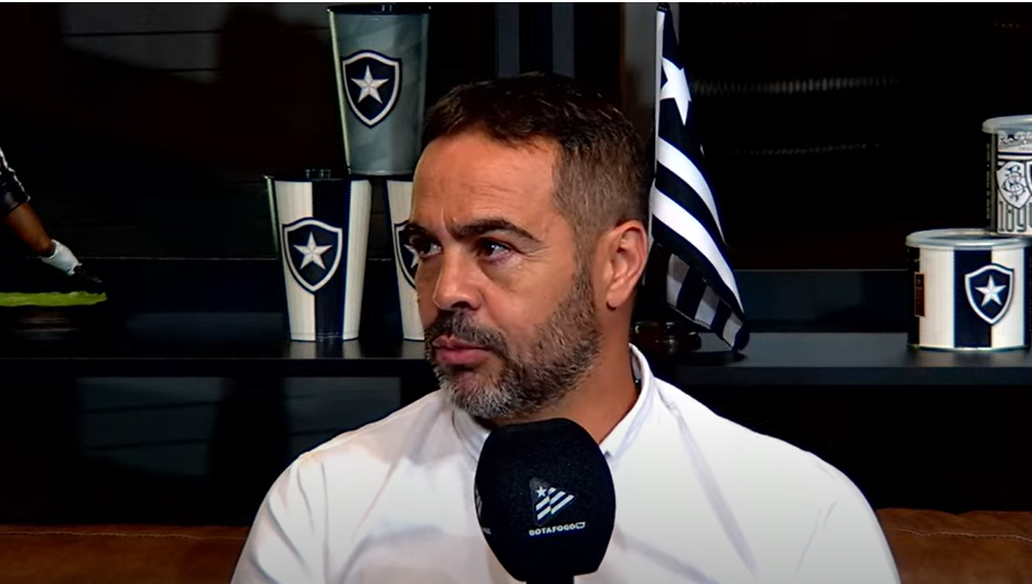 Artur Jorge, técnico do Botafogo, critica convocações que prejudicam jogo contra o Atlético-MG: 'Absurdo'