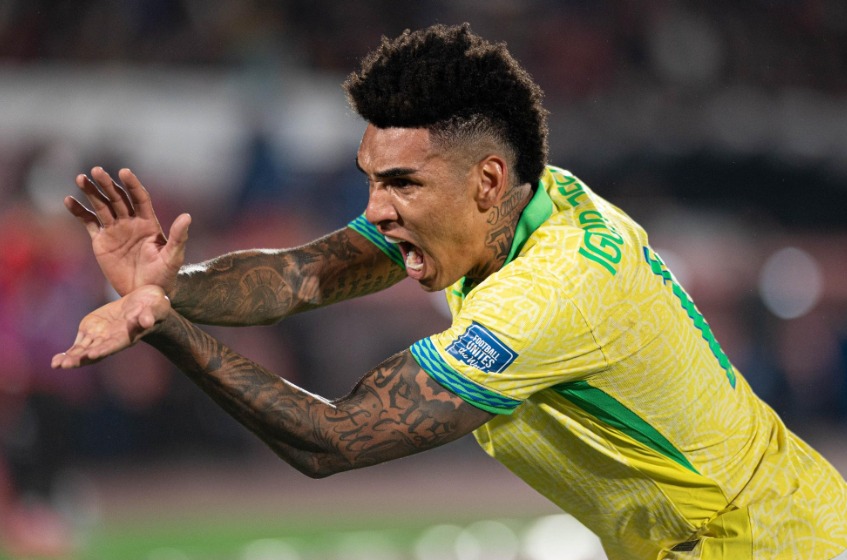 Igor Jesus celebra primeiro gol com a camisa do Brasil