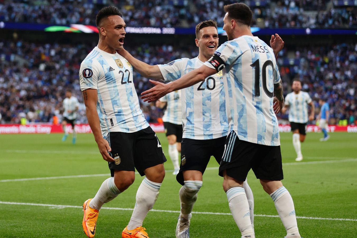 Dois gols de Lautaro Martinez ajudam a Argentina a vencer o Peru sem Messi