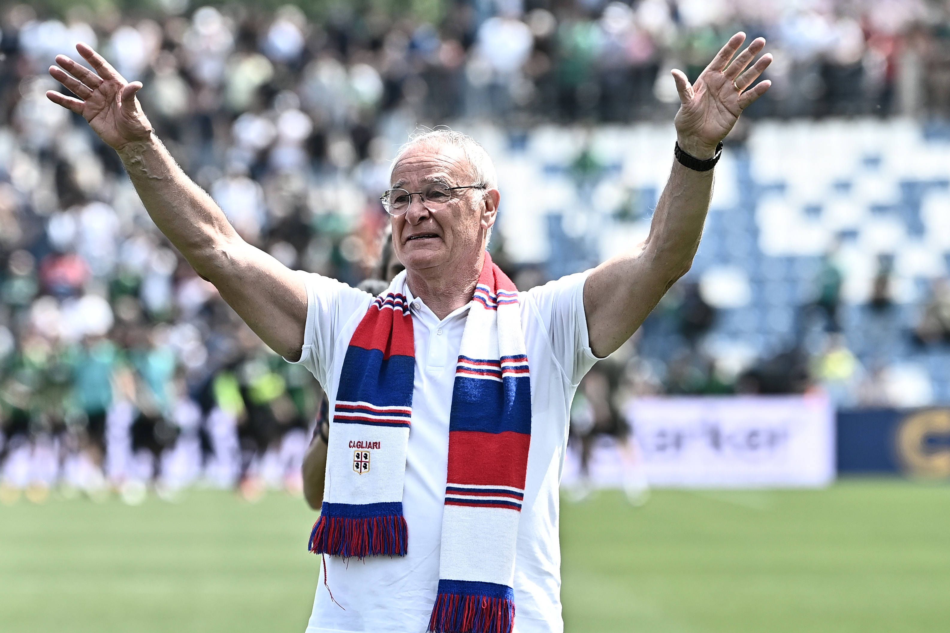 Ranieri termina carreira sob aplausos no estádio do Cagliari