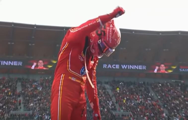 Triunfo de Sainz impulsiona Ferrari para a segunda posição no campeonato da F1