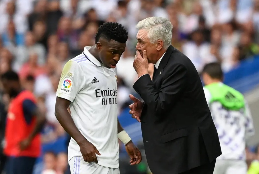 Vinicius Jr e Carlo Ancelotti