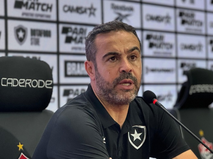 Técnico do Botafogo afirmou que não vai entrar nas polêmicas de 2023