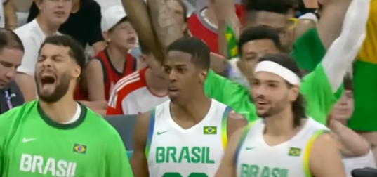 Brasil vence o Japão no basquete masculino, mas ainda depende de outros resultados para se classificar.