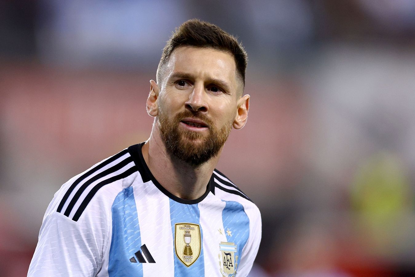 Lionel Messi falha pênalti na partida contra o Equador